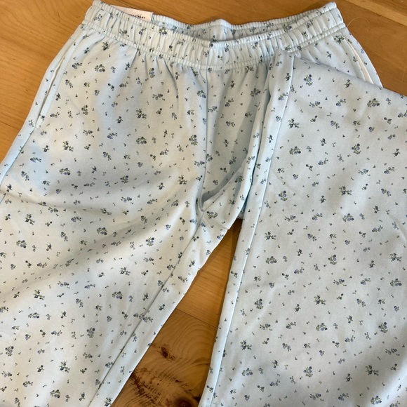 NWT Women’s fleece pants
Looks very love shack fancy adorable - Picture 2 of 3